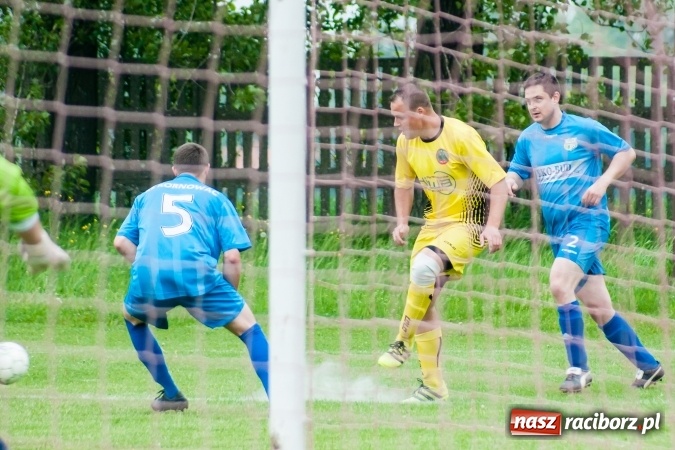 Zdjęcie w galerii na portalu naszraciborz.pl: Choć Owsiszcze się starały, to liderowi nie sprostały wiadomości z regionu