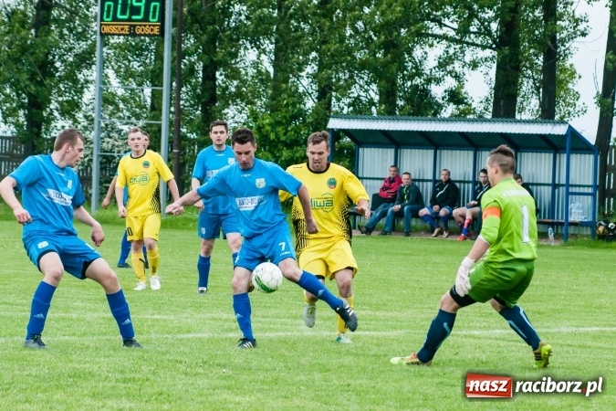 Zdjęcie w galerii na portalu naszraciborz.pl: Choć Owsiszcze się starały, to liderowi nie sprostały wiadomości z regionu