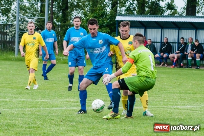 Zdjęcie w galerii na portalu naszraciborz.pl: Choć Owsiszcze się starały, to liderowi nie sprostały wiadomości z regionu