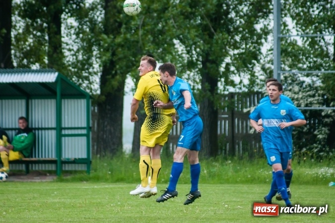 Zdjęcie w galerii na portalu naszraciborz.pl: Choć Owsiszcze się starały, to liderowi nie sprostały wiadomości z regionu