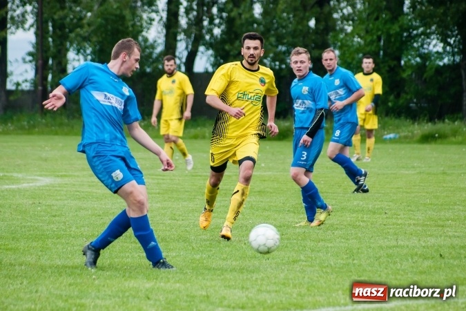 Zdjęcie w galerii na portalu naszraciborz.pl: Choć Owsiszcze się starały, to liderowi nie sprostały wiadomości z regionu