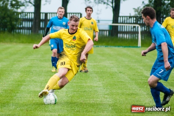 Zdjęcie w galerii na portalu naszraciborz.pl: Choć Owsiszcze się starały, to liderowi nie sprostały wiadomości z regionu