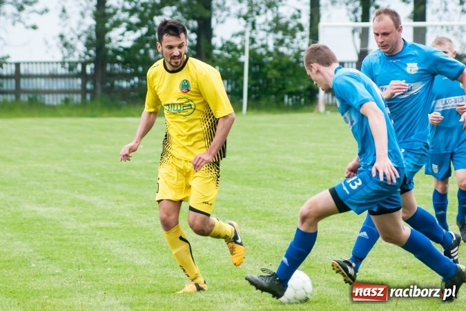 Zdjęcie w galerii na portalu naszraciborz.pl: Choć Owsiszcze się starały, to liderowi nie sprostały wiadomości z regionu