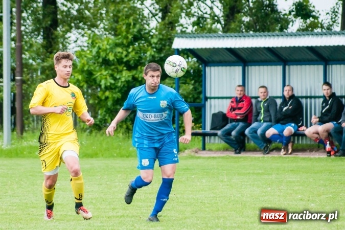 Zdjęcie w galerii na portalu naszraciborz.pl: Choć Owsiszcze się starały, to liderowi nie sprostały wiadomości z regionu