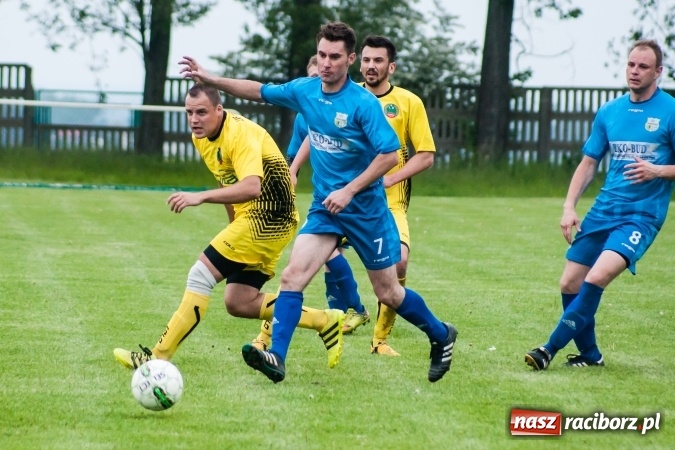 Zdjęcie w galerii na portalu naszraciborz.pl: Choć Owsiszcze się starały, to liderowi nie sprostały wiadomości z regionu