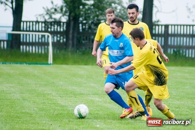 Zdjęcie w galerii na portalu naszraciborz.pl: Choć Owsiszcze się starały, to liderowi nie sprostały wiadomości z regionu