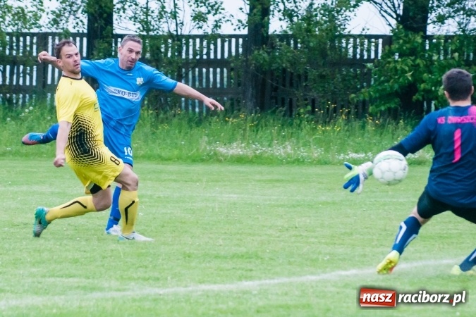Zdjęcie w galerii na portalu naszraciborz.pl: Choć Owsiszcze się starały, to liderowi nie sprostały wiadomości z regionu