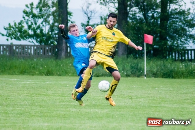 Zdjęcie w galerii na portalu naszraciborz.pl: Choć Owsiszcze się starały, to liderowi nie sprostały wiadomości z regionu