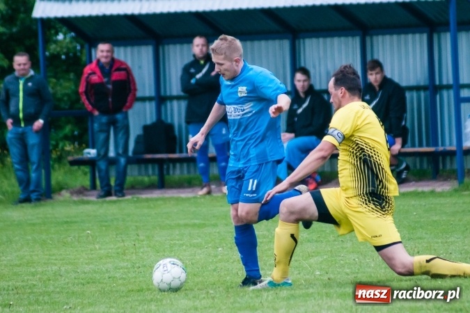 Zdjęcie w galerii na portalu naszraciborz.pl: Choć Owsiszcze się starały, to liderowi nie sprostały wiadomości z regionu