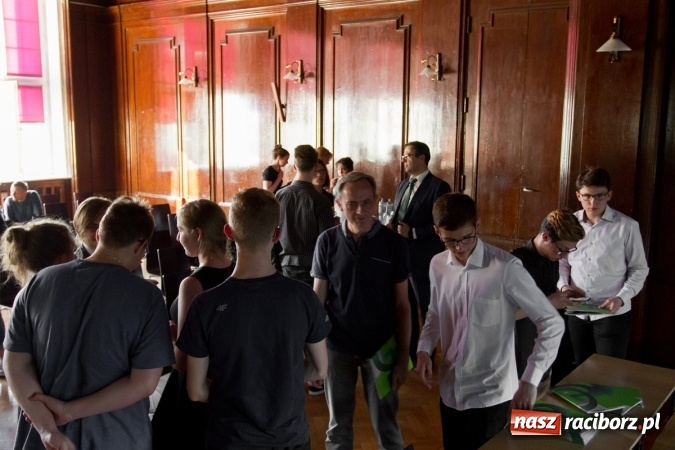 Zdjęcie w galerii na portalu naszraciborz.pl: W Kasprowiczu dyskutowano o odnawialnych źródłach energii  wiadomości z regionu