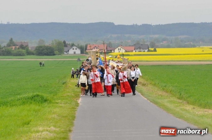 Zdjęcie w galerii na portalu naszraciborz.pl: W gościnie u świętego Urbana. Parafianie z Tworkowa, Bolesławia i czeskiej Haci na międzynarodowym odpuście wiadomości z regionu