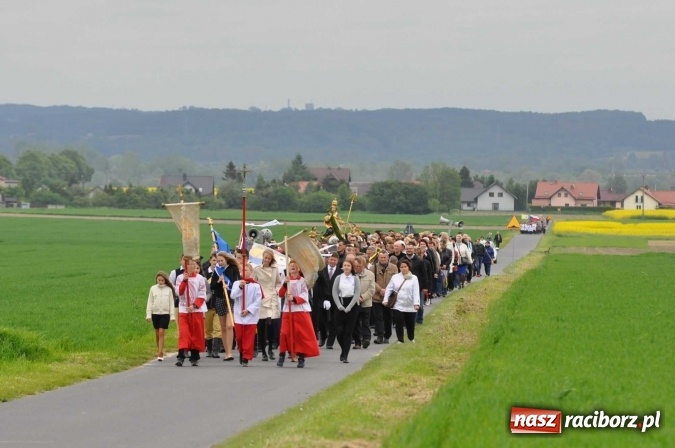 Zdjęcie w galerii na portalu naszraciborz.pl: W gościnie u świętego Urbana. Parafianie z Tworkowa, Bolesławia i czeskiej Haci na międzynarodowym odpuście wiadomości z regionu