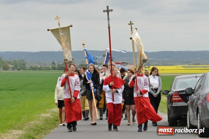 Zdjęcie w galerii na portalu naszraciborz.pl: W gościnie u świętego Urbana. Parafianie z Tworkowa, Bolesławia i czeskiej Haci na międzynarodowym odpuście wiadomości z regionu