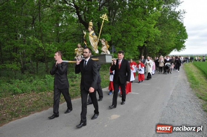 Zdjęcie w galerii na portalu naszraciborz.pl: W gościnie u świętego Urbana. Parafianie z Tworkowa, Bolesławia i czeskiej Haci na międzynarodowym odpuście wiadomości z regionu