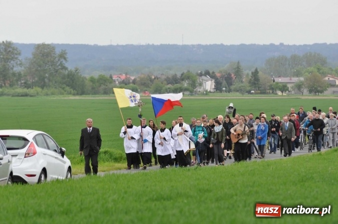 Zdjęcie w galerii na portalu naszraciborz.pl: W gościnie u świętego Urbana. Parafianie z Tworkowa, Bolesławia i czeskiej Haci na międzynarodowym odpuście wiadomości z regionu