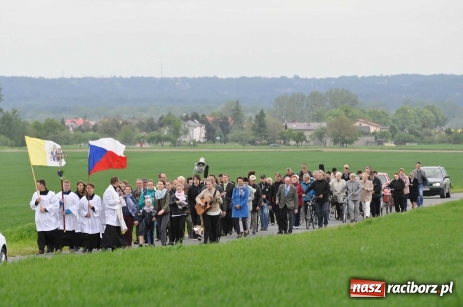 Zdjęcie w galerii na portalu naszraciborz.pl: W gościnie u świętego Urbana. Parafianie z Tworkowa, Bolesławia i czeskiej Haci na międzynarodowym odpuście wiadomości z regionu