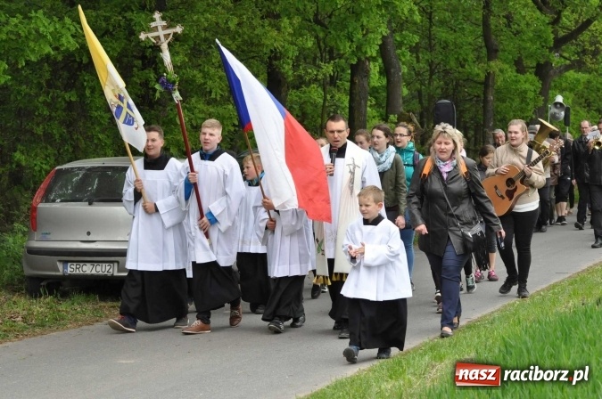 Zdjęcie w galerii na portalu naszraciborz.pl: W gościnie u świętego Urbana. Parafianie z Tworkowa, Bolesławia i czeskiej Haci na międzynarodowym odpuście wiadomości z regionu