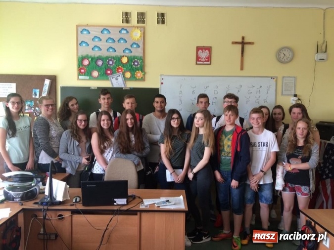 Zdjęcie w galerii na portalu naszraciborz.pl: Mahdi Chennak gościem pietrowickiej szkoły  wiadomości z regionu