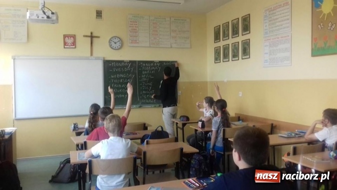 Zdjęcie w galerii na portalu naszraciborz.pl: Mahdi Chennak gościem pietrowickiej szkoły  wiadomości z regionu