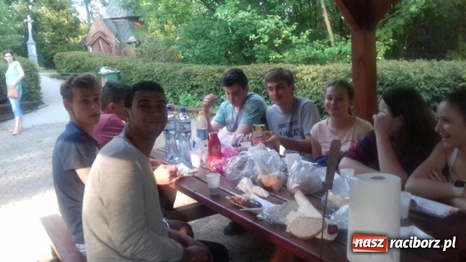 Zdjęcie w galerii na portalu naszraciborz.pl: Mahdi Chennak gościem pietrowickiej szkoły  wiadomości z regionu