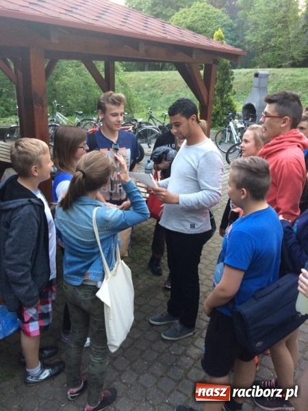 Zdjęcie w galerii na portalu naszraciborz.pl: Mahdi Chennak gościem pietrowickiej szkoły  wiadomości z regionu