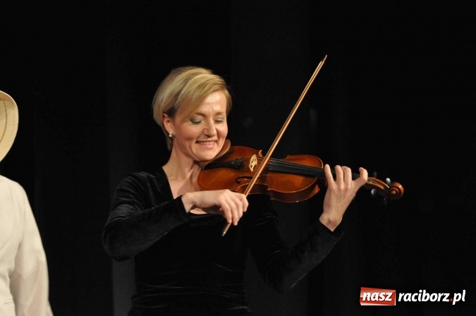 Zdjęcie w galerii na portalu naszraciborz.pl: W Strzesze wystawiono Grosiki na raj Singera  wiadomości z regionu