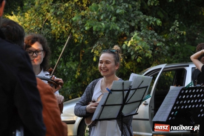 Zdjęcie w galerii na portalu naszraciborz.pl: Na skwerze Kresowian zasadzono Drzewo Pamięci wiadomości z regionu