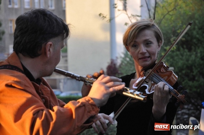 Zdjęcie w galerii na portalu naszraciborz.pl: Na skwerze Kresowian zasadzono Drzewo Pamięci wiadomości z regionu