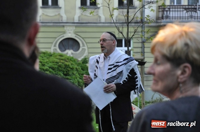 Zdjęcie w galerii na portalu naszraciborz.pl: Na skwerze Kresowian zasadzono Drzewo Pamięci wiadomości z regionu