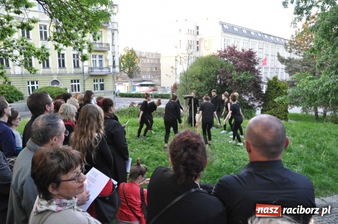 Zdjęcie w galerii na portalu naszraciborz.pl: Na skwerze Kresowian zasadzono Drzewo Pamięci wiadomości z regionu