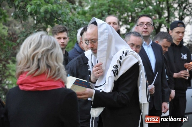 Zdjęcie w galerii na portalu naszraciborz.pl: Na skwerze Kresowian zasadzono Drzewo Pamięci wiadomości z regionu