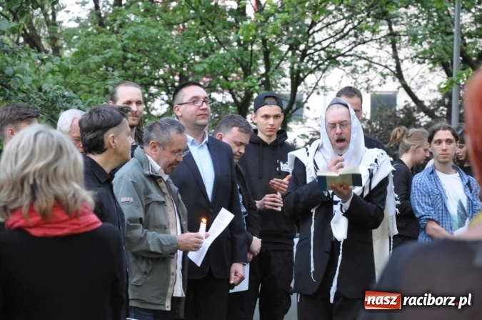 Zdjęcie w galerii na portalu naszraciborz.pl: Na skwerze Kresowian zasadzono Drzewo Pamięci wiadomości z regionu