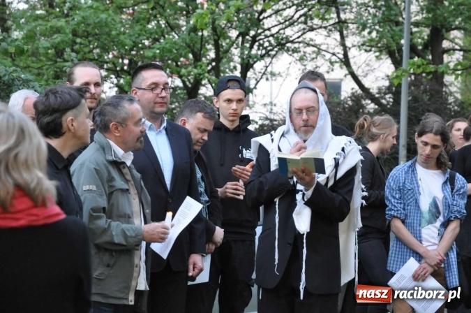 Zdjęcie w galerii na portalu naszraciborz.pl: Na skwerze Kresowian zasadzono Drzewo Pamięci wiadomości z regionu