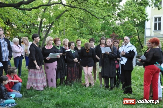 Zdjęcie w galerii na portalu naszraciborz.pl: Na skwerze Kresowian zasadzono Drzewo Pamięci wiadomości z regionu