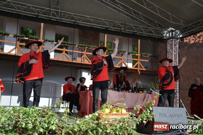 Zdjęcie w galerii na portalu naszraciborz.pl: Hiszpańska muzyka, przepiękne stroje i dekoracje, czyli Poemat dla Hiszpanii na Zamku Piastowskim  wiadomości z regionu