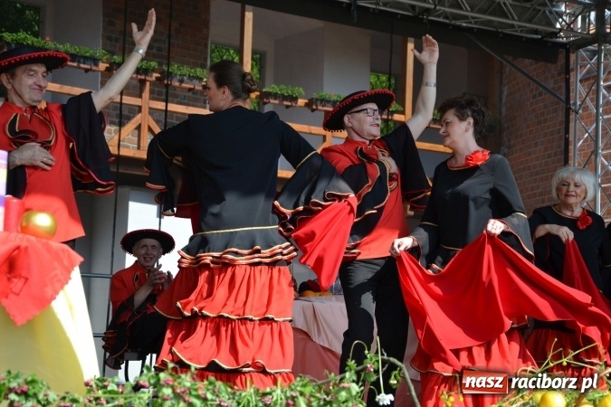 Zdjęcie w galerii na portalu naszraciborz.pl: Hiszpańska muzyka, przepiękne stroje i dekoracje, czyli Poemat dla Hiszpanii na Zamku Piastowskim  wiadomości z regionu