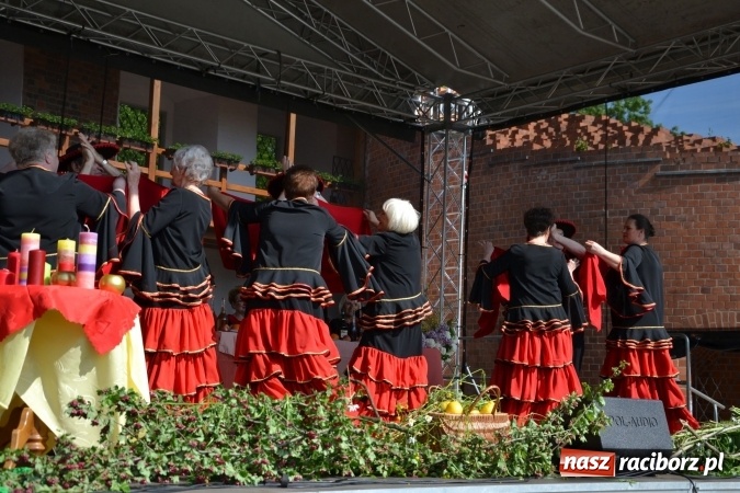 Zdjęcie w galerii na portalu naszraciborz.pl: Hiszpańska muzyka, przepiękne stroje i dekoracje, czyli Poemat dla Hiszpanii na Zamku Piastowskim  wiadomości z regionu