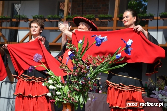 Zdjęcie w galerii na portalu naszraciborz.pl: Hiszpańska muzyka, przepiękne stroje i dekoracje, czyli Poemat dla Hiszpanii na Zamku Piastowskim  wiadomości z regionu