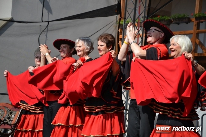 Zdjęcie w galerii na portalu naszraciborz.pl: Hiszpańska muzyka, przepiękne stroje i dekoracje, czyli Poemat dla Hiszpanii na Zamku Piastowskim  wiadomości z regionu