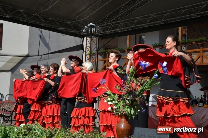 Zdjęcie w galerii na portalu naszraciborz.pl: Hiszpańska muzyka, przepiękne stroje i dekoracje, czyli Poemat dla Hiszpanii na Zamku Piastowskim  wiadomości z regionu