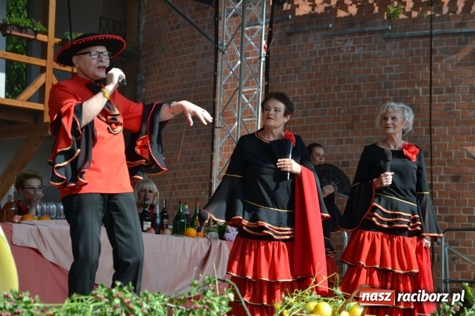 Zdjęcie w galerii na portalu naszraciborz.pl: Hiszpańska muzyka, przepiękne stroje i dekoracje, czyli Poemat dla Hiszpanii na Zamku Piastowskim  wiadomości z regionu