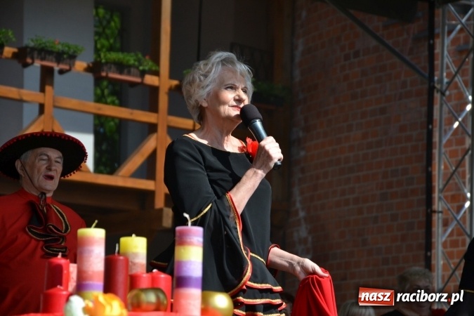 Zdjęcie w galerii na portalu naszraciborz.pl: Hiszpańska muzyka, przepiękne stroje i dekoracje, czyli Poemat dla Hiszpanii na Zamku Piastowskim  wiadomości z regionu