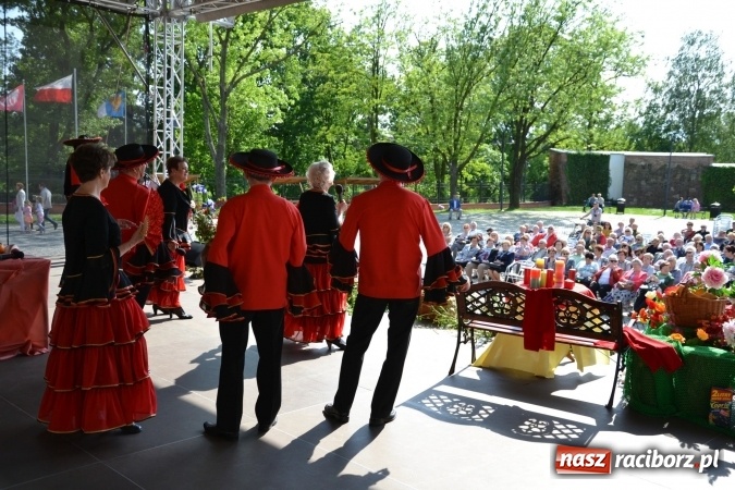 Zdjęcie w galerii na portalu naszraciborz.pl: Hiszpańska muzyka, przepiękne stroje i dekoracje, czyli Poemat dla Hiszpanii na Zamku Piastowskim  wiadomości z regionu