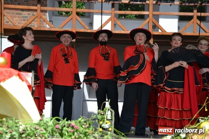 Zdjęcie w galerii na portalu naszraciborz.pl: Hiszpańska muzyka, przepiękne stroje i dekoracje, czyli Poemat dla Hiszpanii na Zamku Piastowskim  wiadomości z regionu