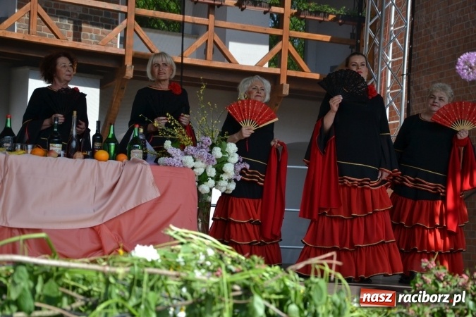 Zdjęcie w galerii na portalu naszraciborz.pl: Hiszpańska muzyka, przepiękne stroje i dekoracje, czyli Poemat dla Hiszpanii na Zamku Piastowskim  wiadomości z regionu