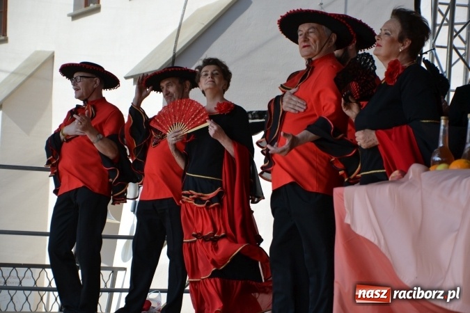 Zdjęcie w galerii na portalu naszraciborz.pl: Hiszpańska muzyka, przepiękne stroje i dekoracje, czyli Poemat dla Hiszpanii na Zamku Piastowskim  wiadomości z regionu