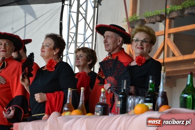 Zdjęcie w galerii na portalu naszraciborz.pl: Hiszpańska muzyka, przepiękne stroje i dekoracje, czyli Poemat dla Hiszpanii na Zamku Piastowskim  wiadomości z regionu