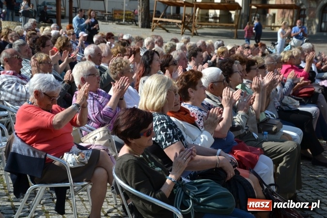 Zdjęcie w galerii na portalu naszraciborz.pl: Hiszpańska muzyka, przepiękne stroje i dekoracje, czyli Poemat dla Hiszpanii na Zamku Piastowskim  wiadomości z regionu