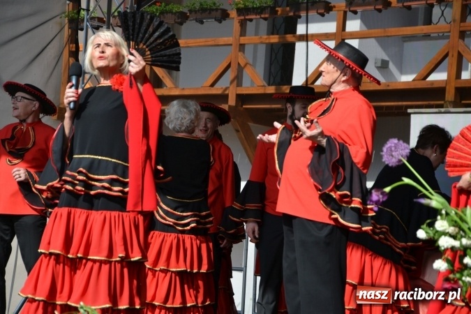 Zdjęcie w galerii na portalu naszraciborz.pl: Hiszpańska muzyka, przepiękne stroje i dekoracje, czyli Poemat dla Hiszpanii na Zamku Piastowskim  wiadomości z regionu