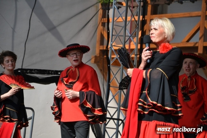 Zdjęcie w galerii na portalu naszraciborz.pl: Hiszpańska muzyka, przepiękne stroje i dekoracje, czyli Poemat dla Hiszpanii na Zamku Piastowskim  wiadomości z regionu